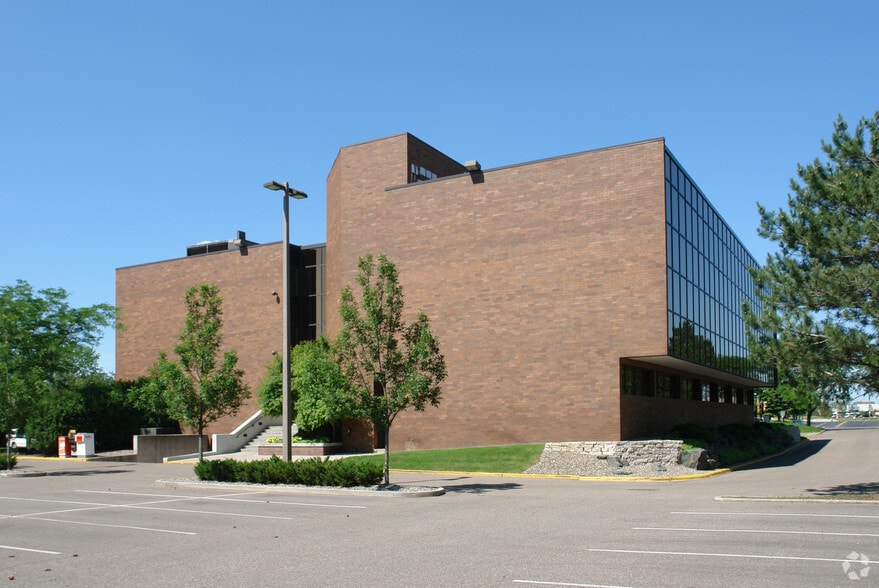 More Photos Of 7101 York Ave S, Edina Office For Lease