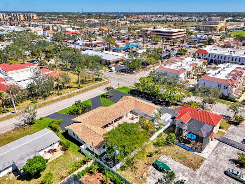 More Photos Of 400 Nokomis Ave S, Venice Specialty For Sale