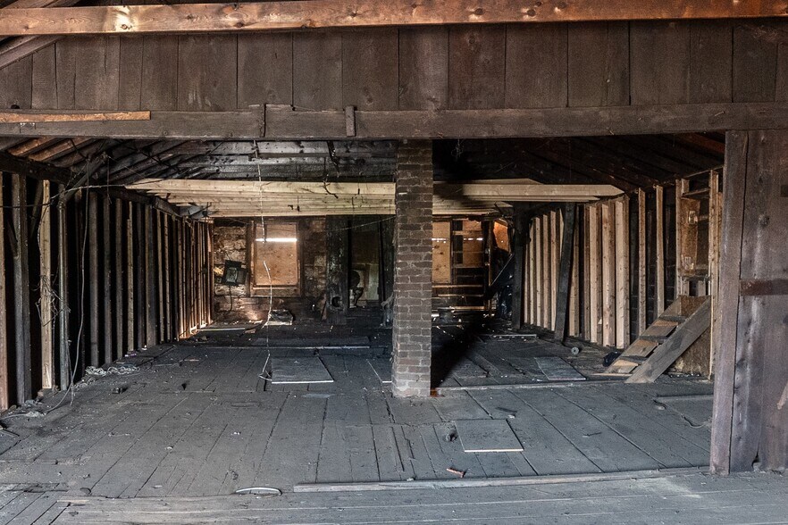 More Photos Of 57 N Front St, Kingston Storefront Retail Residential For Sale