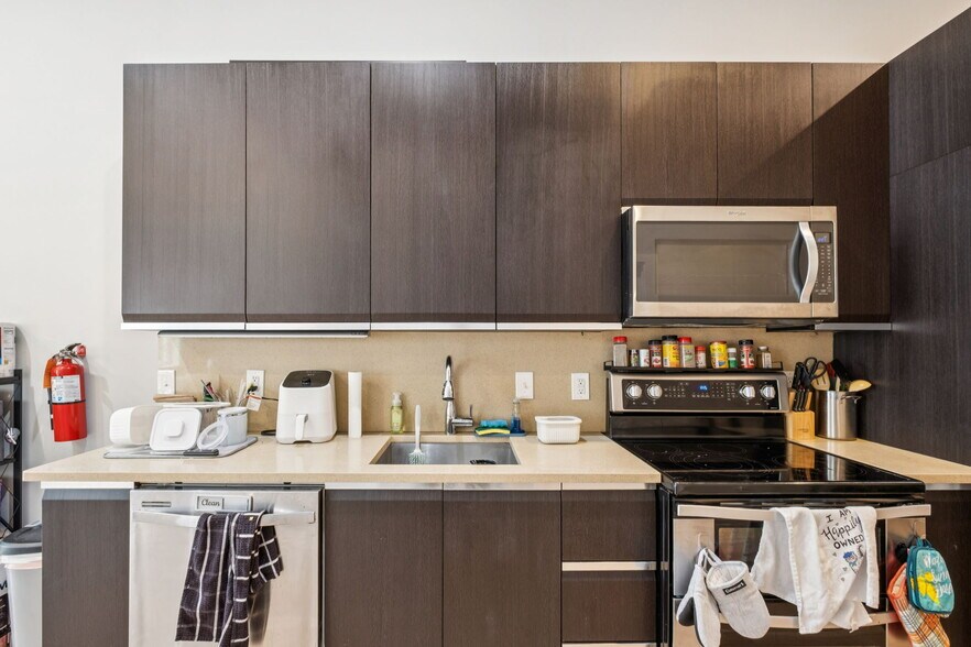 More Photos Of 1516 Green St, Philadelphia Apartments For Sale