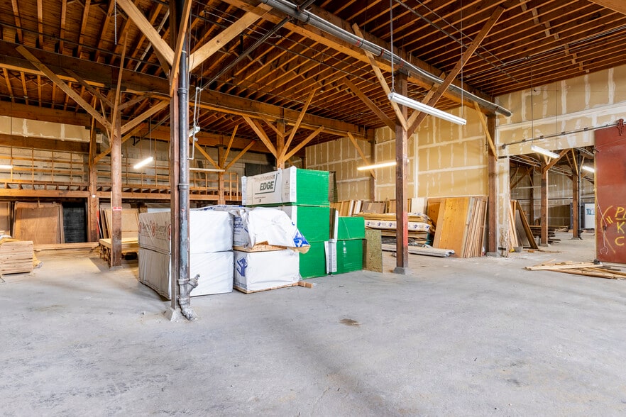 More Photos Of 5422 Shilshole Ave NW, Seattle Distribution For Lease