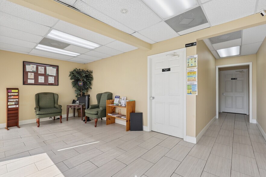 More Photos Of 772 Foxridge Center Dr, Orange Park Office For Sale