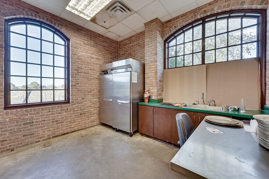 More Photos Of 2000 Champagne Blvd, Grapevine Specialty For Sale
