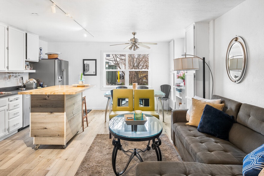 More Photos Of 488 South St, Green Lake Hotel For Sale