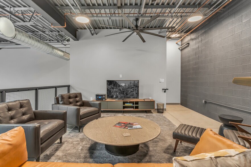 More Photos Of 15032 N 74th St, Scottsdale Showroom For Sale