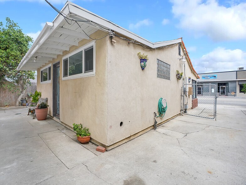 More Photos Of 4124-4126 E Anaheim St, Long Beach Storefront Retail Residential For Sale