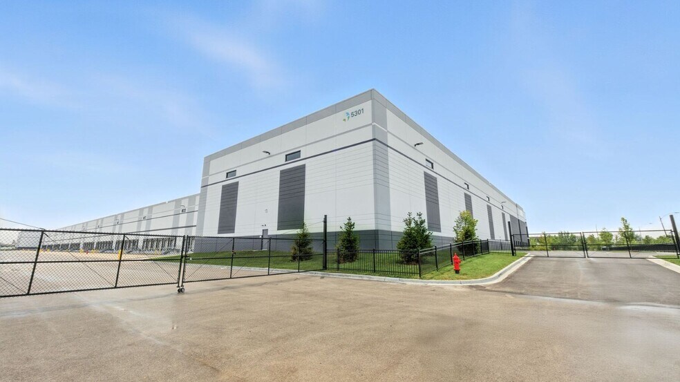 More Photos Of 5301 W Roosevelt Rd, Cicero Distribution For Lease