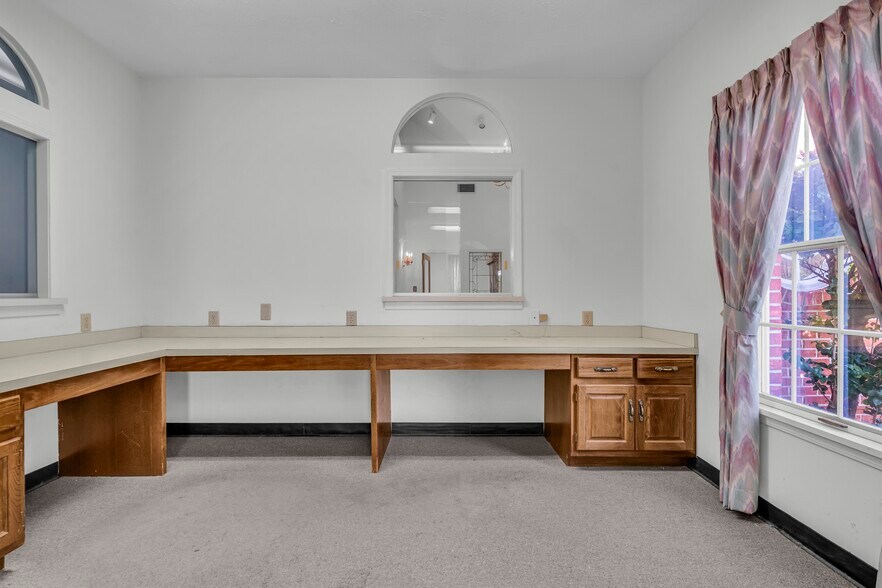 More Photos Of 2403 5th St N, Columbus Medical For Sale