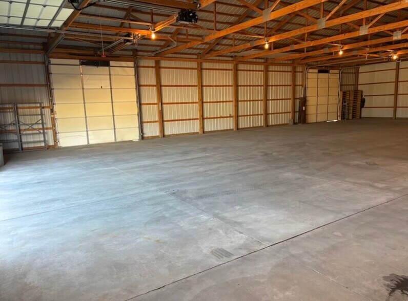 More Photos Of 1305 1st st, Ogallala Flex For Lease