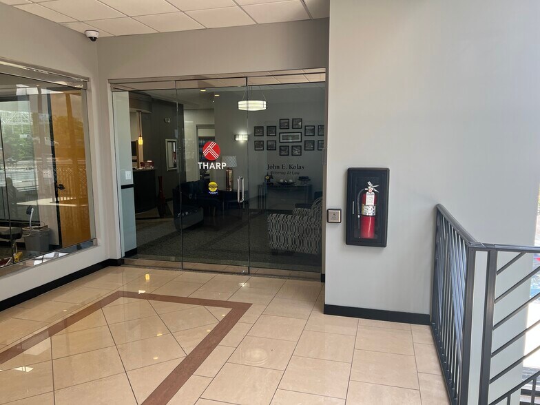 More Photos Of 6910 N Shadeland Ave, Indianapolis Serviced Offices For Lease