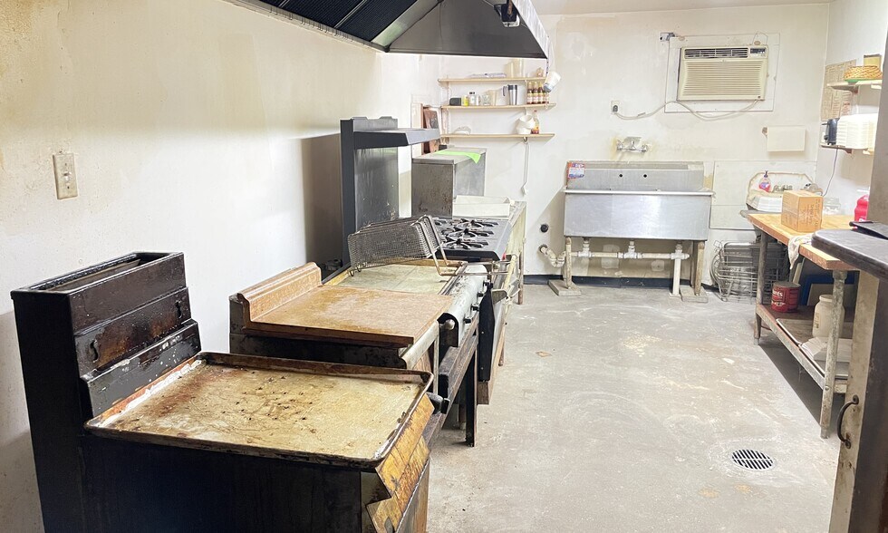 More Photos Of 3717 Crane St, Houston General Retail For Sale