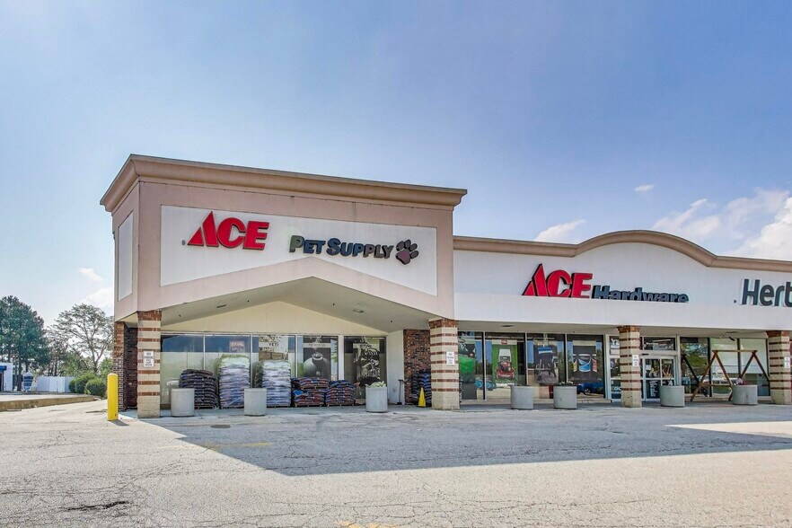 More Photos Of 675 W Golf Rd, Hoffman Estates Storefront For Lease