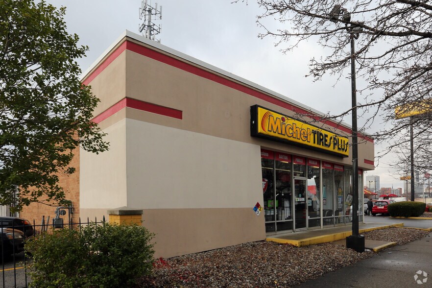More Photos Of 434 E Market St, Louisville Auto Repair For Sale