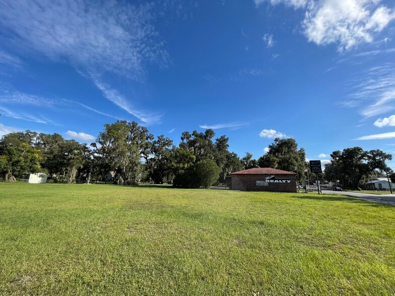 More Photos Of 267 N Market Blvd, Webster Office For Sale