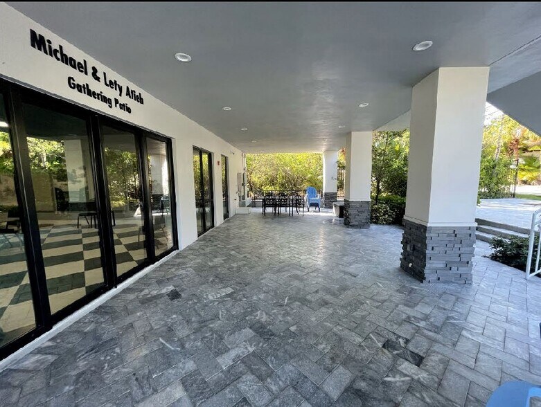 More Photos Of 11810 SE Dixie Hwy, Hobe Sound Storefront Retail Residential For Lease