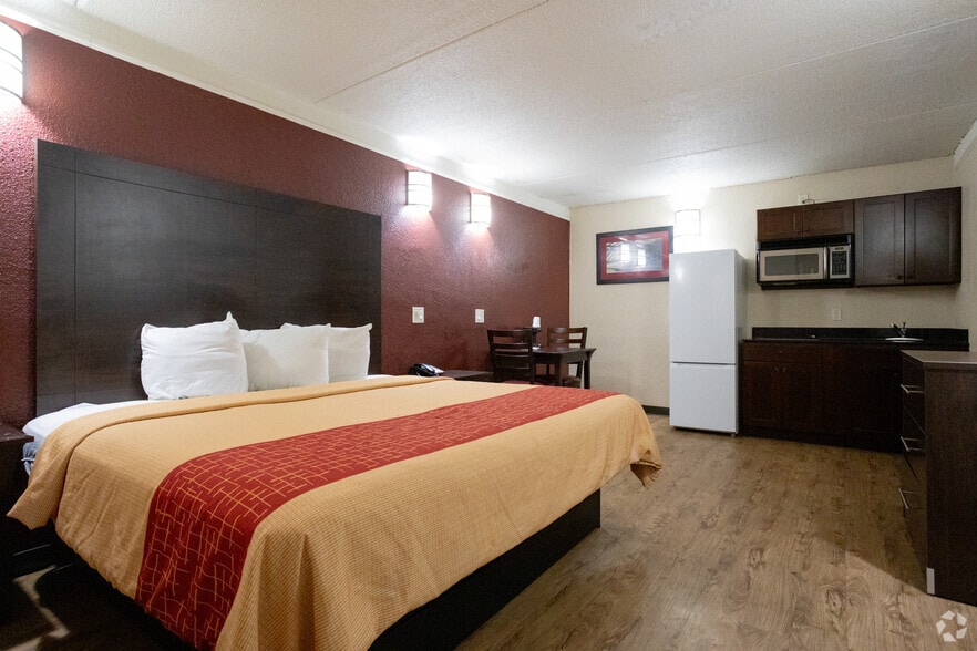 More Photos Of 9902 Gulf Freeway, Houston Hotel For Sale