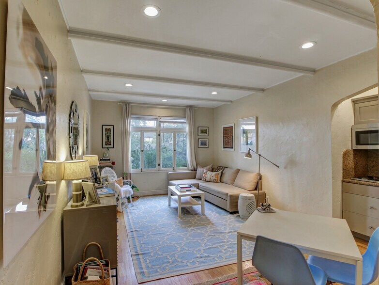 More Photos Of 152 S Peck Dr, Beverly Hills Apartments For Sale