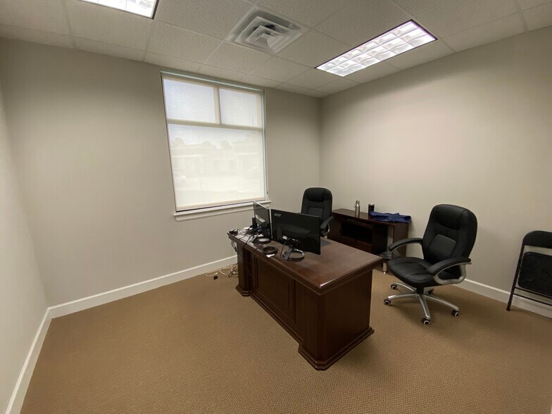 More Photos Of 633 E Fernhurst Dr, Katy Medical For Lease