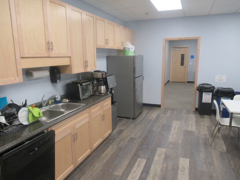 More Photos Of 1830 Scout Pl, Ferndale Warehouse For Sale