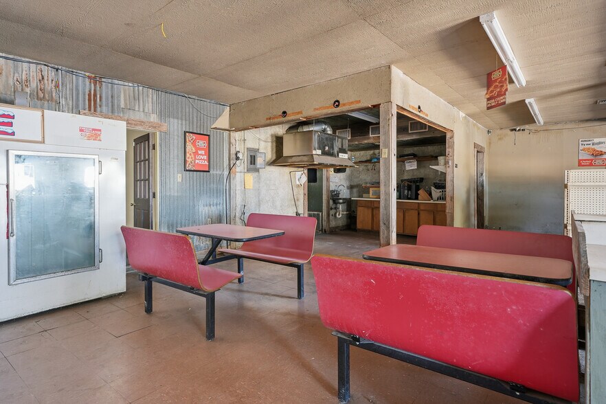 More Photos Of 102 & 106 Wood ave, Woodsboro Storefront For Sale