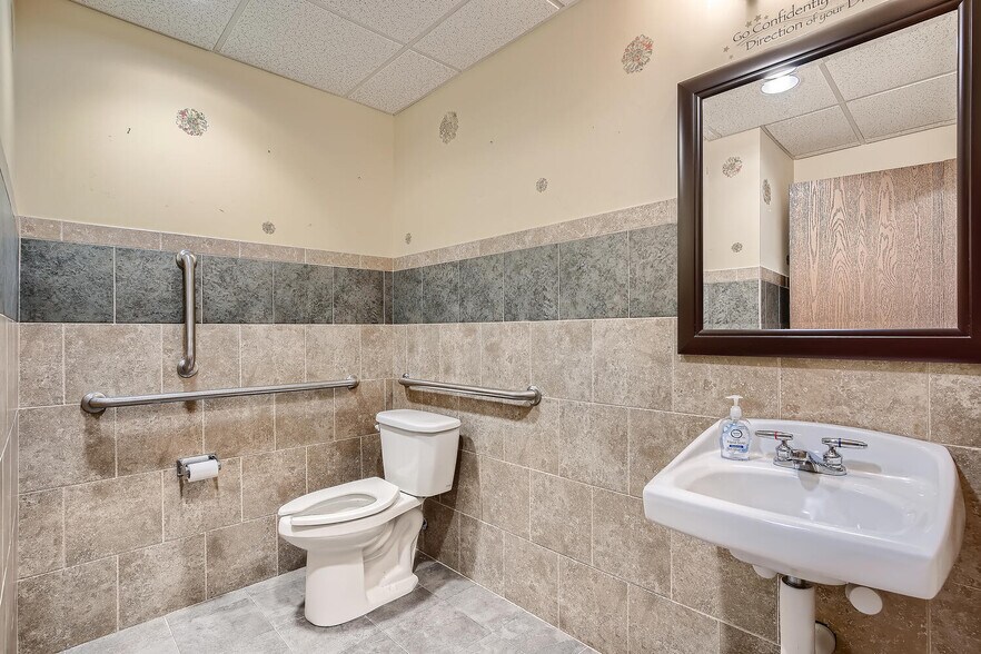 More Photos Of 1211 Avery St, Golden Office For Lease