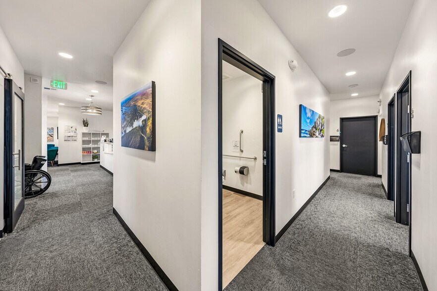 More Photos Of 296 S Pacific Hwy, Talent Medical For Sale