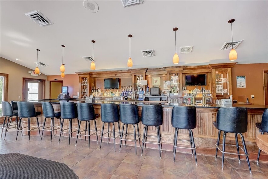 More Photos Of 800 S Main St, Lake Mills Golf Course Driving Range For Sale