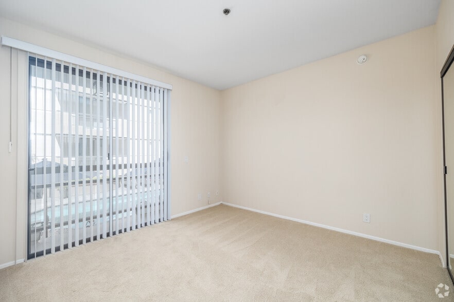 More Photos Of 740 S Burnside Ave, Los Angeles Apartments For Sale
