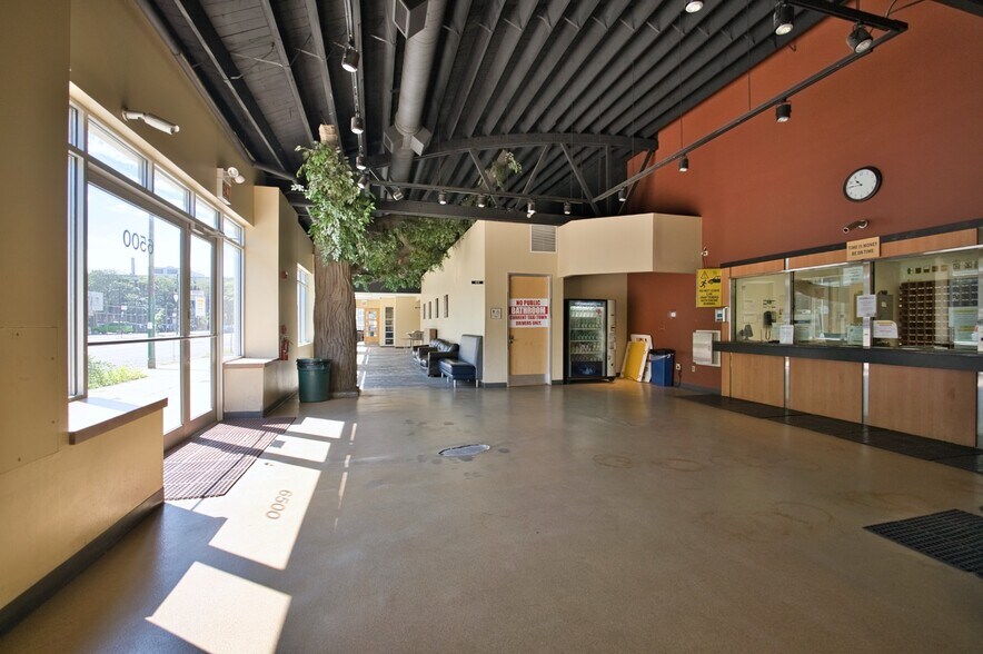 More Photos Of 6500 N Western Ave, Chicago General Retail For Sale