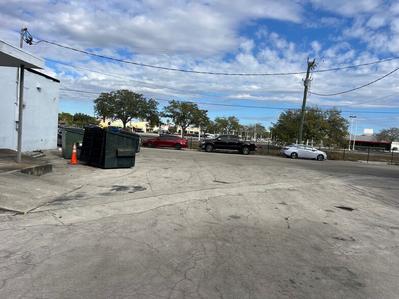 More Photos Of 4601 Fowler St, Fort Myers Freestanding For Lease