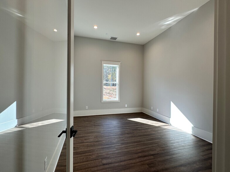 More Photos Of 2053 Experiment Station Rd, Watkinsville Office For Sale