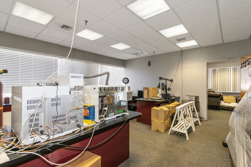 More Photos Of 161 Remington Blvd, Ronkonkoma Warehouse For Sale