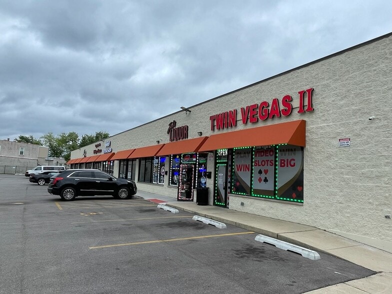 More Photos Of 5633-5647 W Roosevelt Rd, Cicero Freestanding For Sale