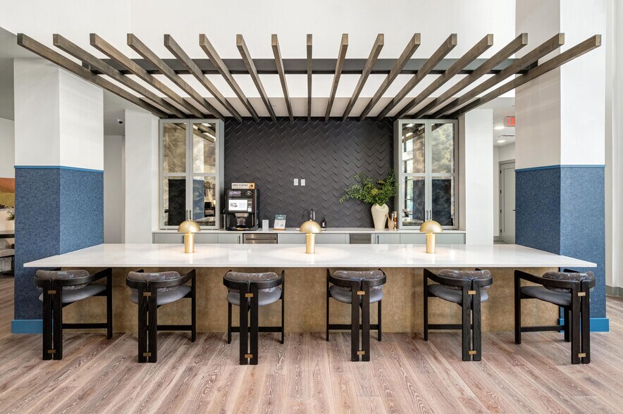 More Photos Of 2711 W Anderson Ln, Austin Apartments For Lease