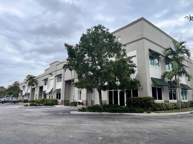 More Photos Of 1510-1556 SW 13th Ct, Pompano Beach Showroom For Sale
