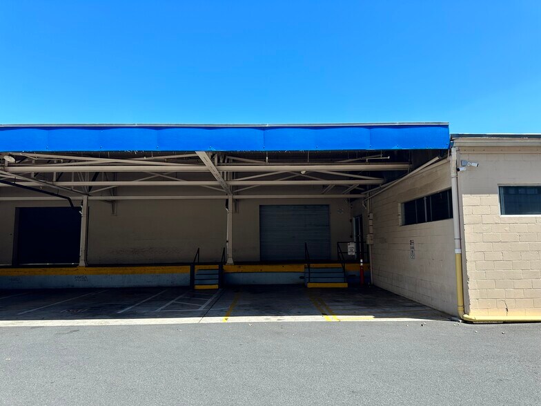 More Photos Of 670 Auahi St, Honolulu General Retail For Lease