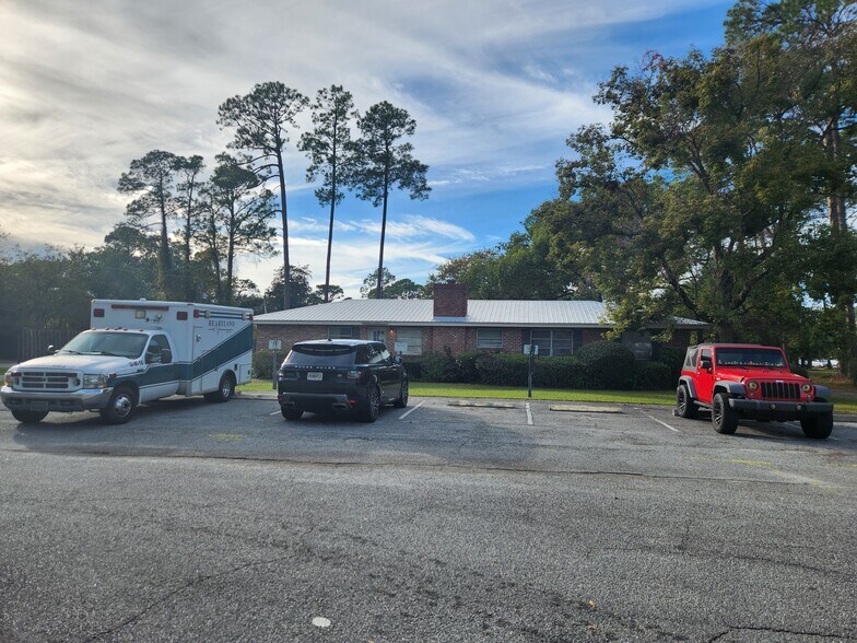 More Photos Of 2903 Kemble Ave, Brunswick Medical For Sale