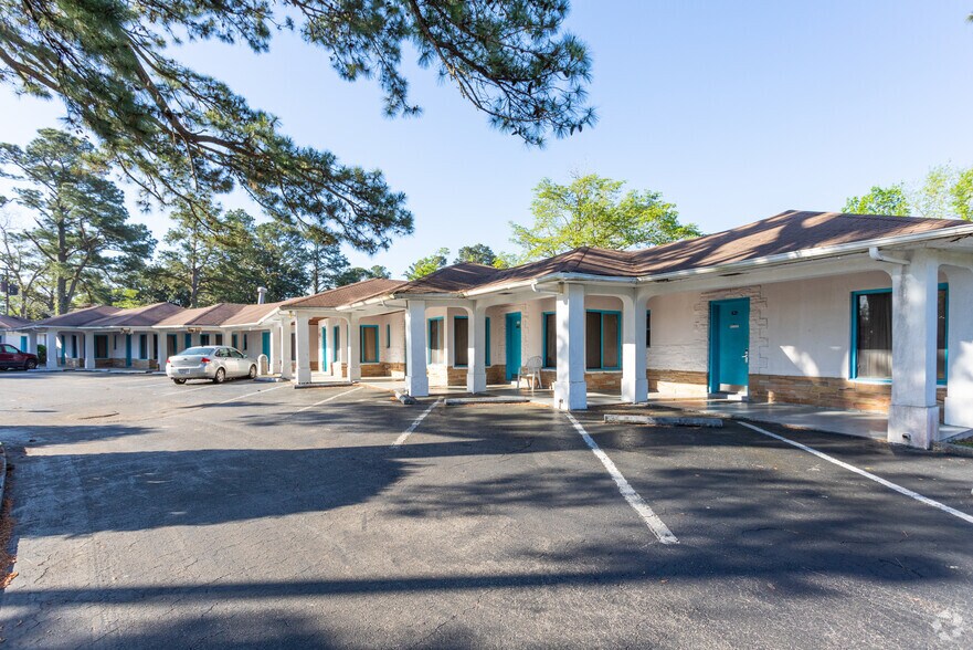 More Photos Of 2916 Market St, Wilmington Hotel For Sale