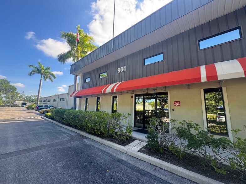 More Photos Of 901 Industrial Blvd, Naples Manufacturing For Lease