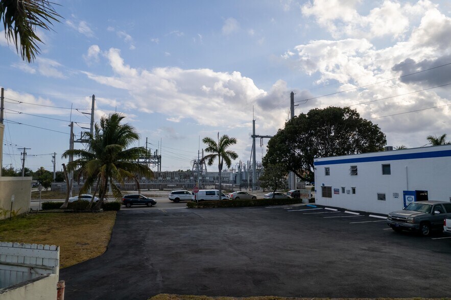 More Photos Of 55 SW 10th St, Deerfield Beach Service For Sale