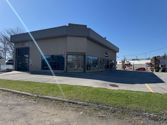 More Photos Of 1261 Rue des Sureaux, Terrebonne Storefront Retail Office For Lease