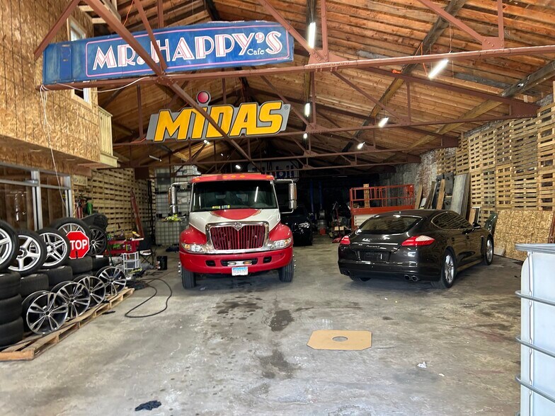 More Photos Of 15 E Farm St, Waterbury Warehouse For Sale