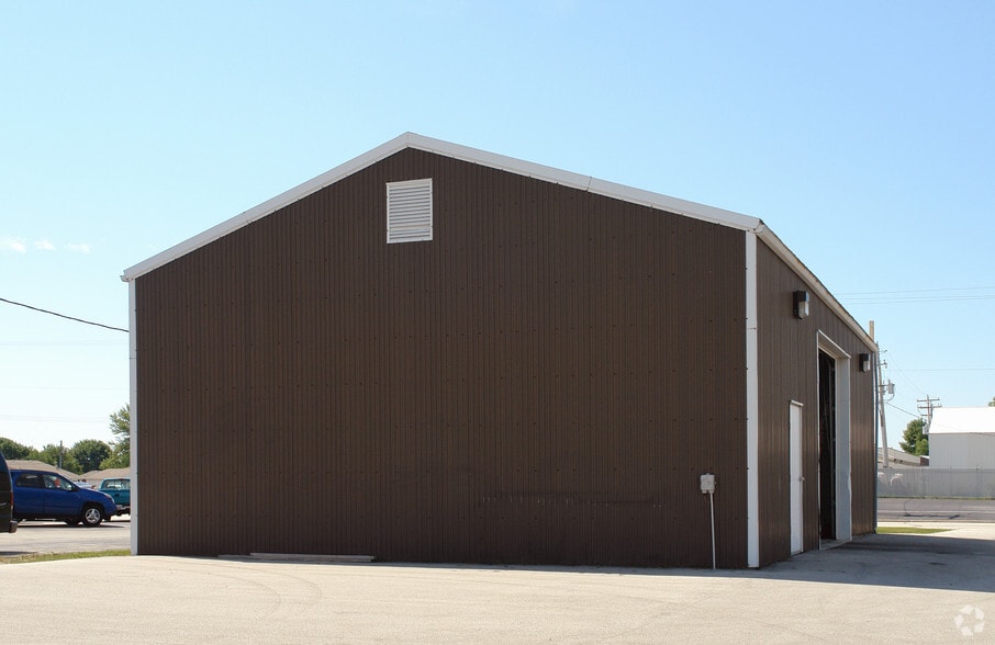 More Photos Of 1710 Calaway Dr, Green Bay Service For Lease