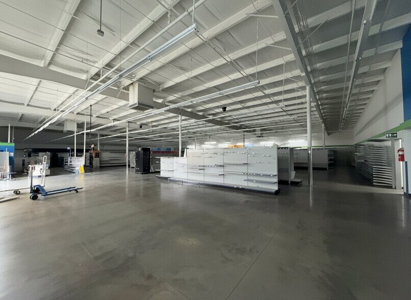 More Photos Of 1514 Sampson St, Westlake Freestanding For Sale