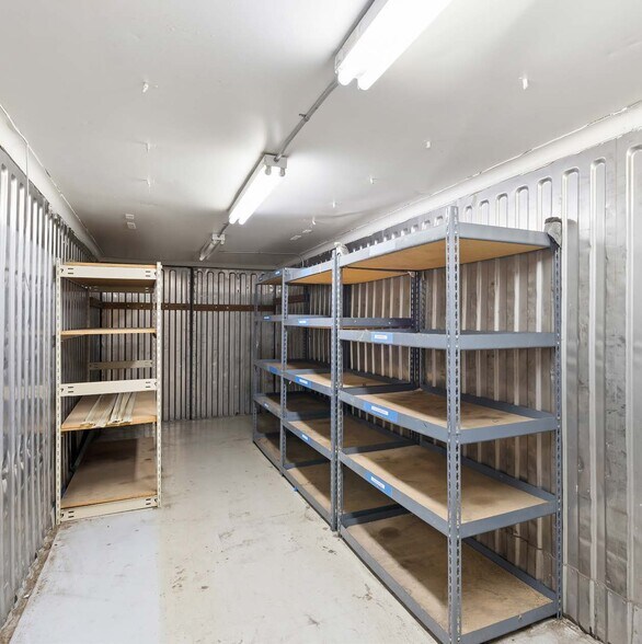 More Photos Of 12005 N Lombard St, Portland Industrial For Sale