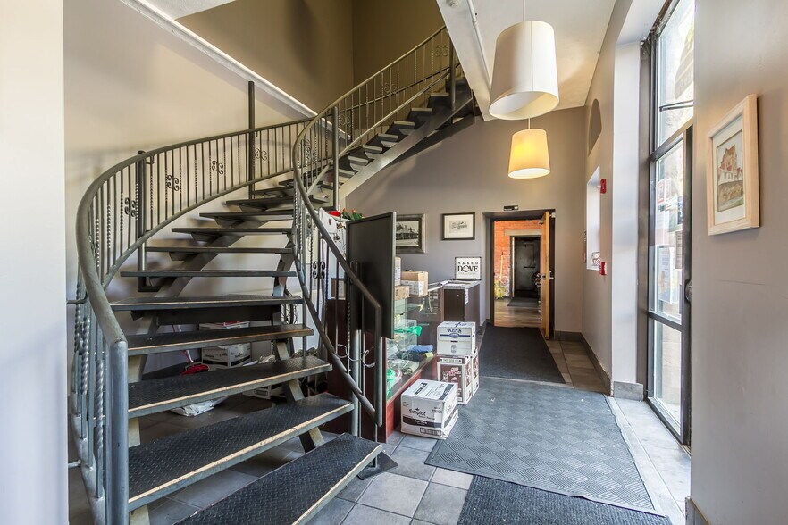 More Photos Of 20 Pleasant St, Canandaigua Office For Sale