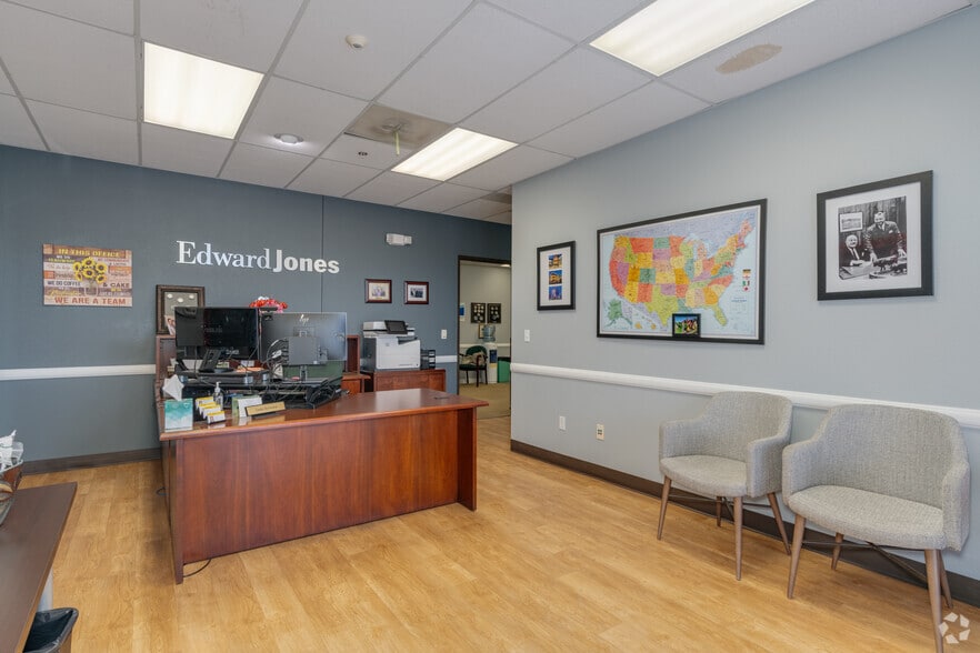 More Photos Of 2550 N Thunderbird Cir, Mesa Office For Lease