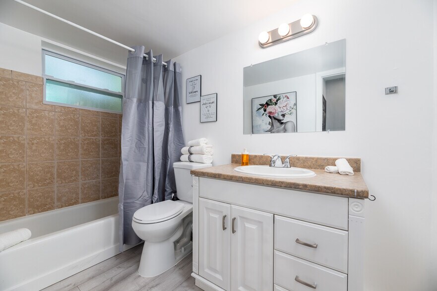 More Photos Of 820 NE 21st Dr, Wilton Manors Apartments For Sale