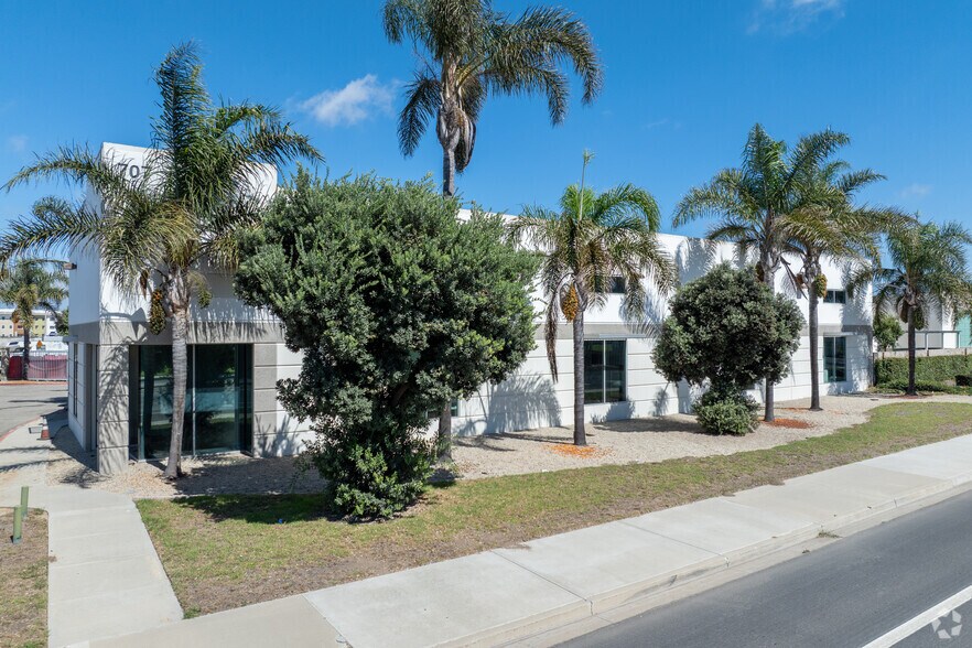 More Photos Of 707-709 E Hueneme Rd, Oxnard Warehouse For Sale