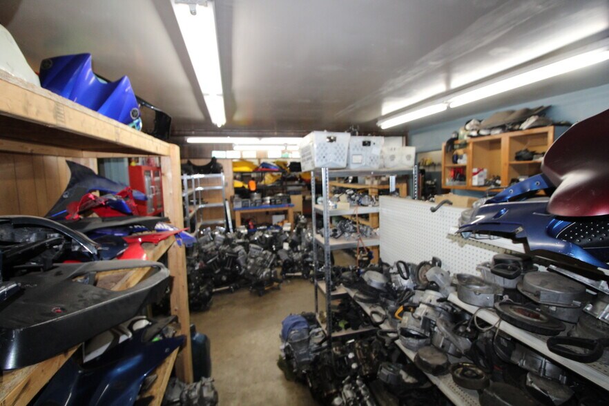 More Photos Of 585 S Main St, Central Square Auto Dealership For Sale